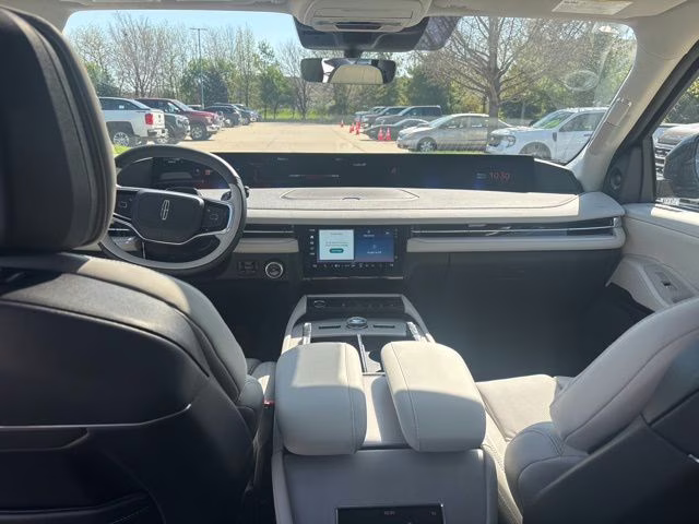 2026 Infinite Black Metallic Clearcoat Lincoln Navigator L Reserve 4X4 SUV