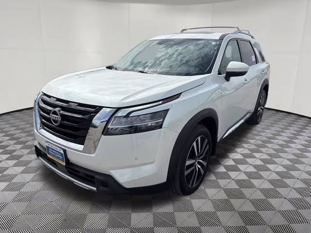 2024 Pearl White Tricoat Nissan Pathfinder Platinum 4X4 SUV