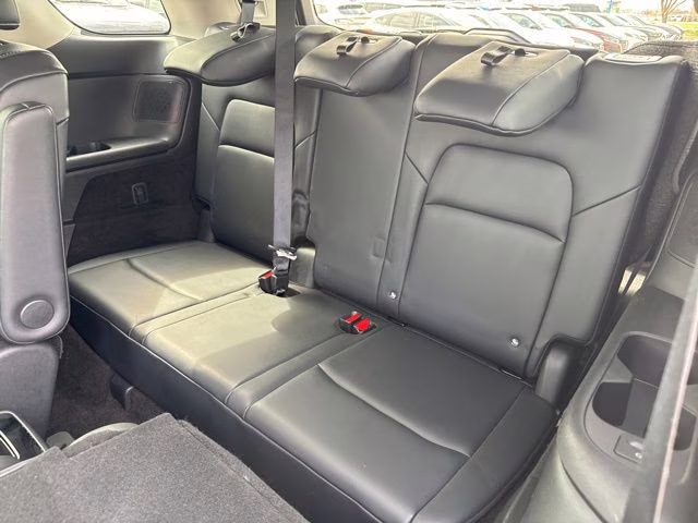 2024 Pearl White Tricoat Nissan Pathfinder Platinum 4X4 SUV