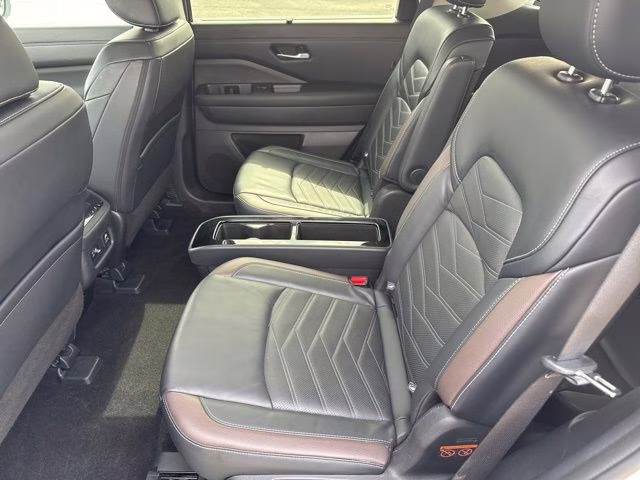 2024 Pearl White Tricoat Nissan Pathfinder Platinum 4X4 SUV