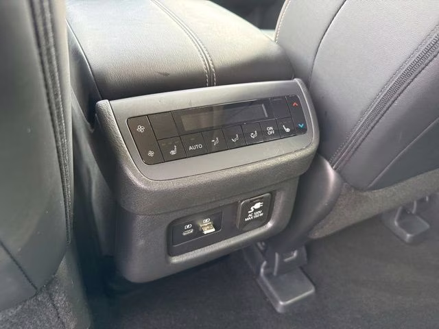 2024 Pearl White Tricoat Nissan Pathfinder Platinum 4X4 SUV