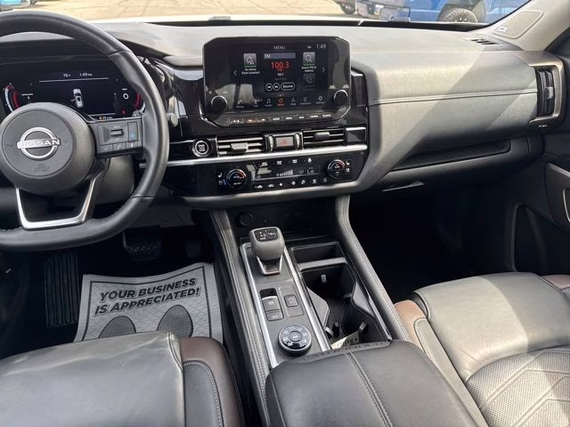 2024 Pearl White Tricoat Nissan Pathfinder Platinum 4X4 SUV