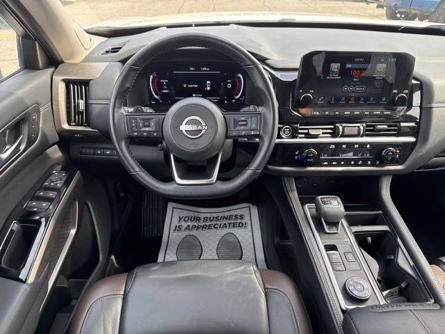 2024 Pearl White Tricoat Nissan Pathfinder Platinum 4X4 SUV