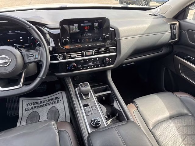 2024 Pearl White Tricoat Nissan Pathfinder Platinum 4X4 SUV