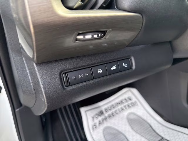 2024 Pearl White Tricoat Nissan Pathfinder Platinum 4X4 SUV