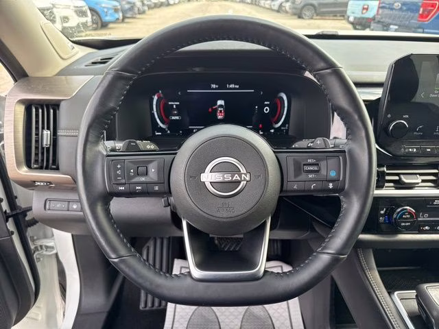 2024 Pearl White Tricoat Nissan Pathfinder Platinum 4X4 SUV