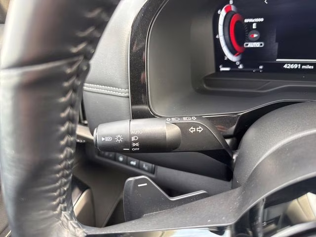 2024 Pearl White Tricoat Nissan Pathfinder Platinum 4X4 SUV