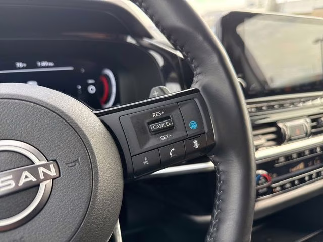 2024 Pearl White Tricoat Nissan Pathfinder Platinum 4X4 SUV