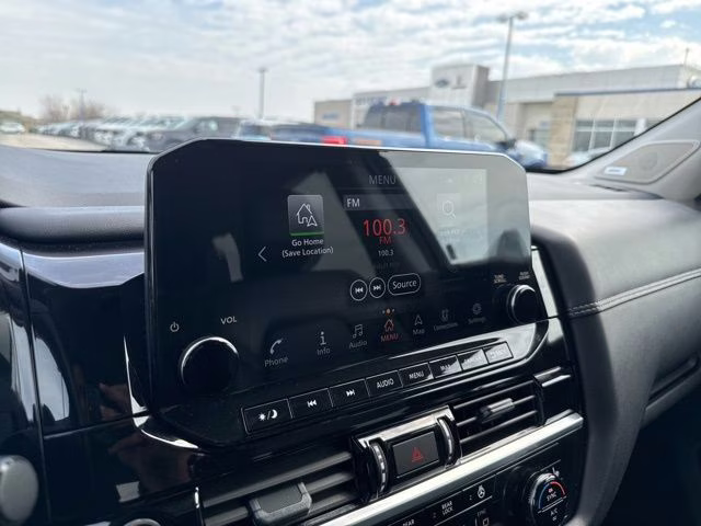 2024 Pearl White Tricoat Nissan Pathfinder Platinum 4X4 SUV