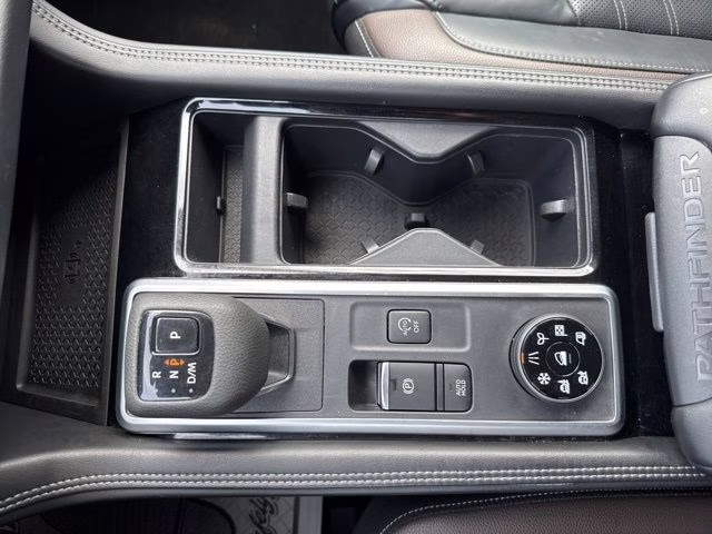 2024 Pearl White Tricoat Nissan Pathfinder Platinum 4X4 SUV