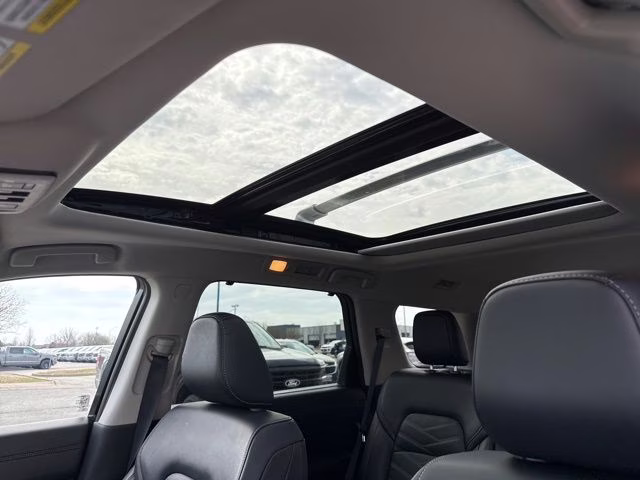 2024 Pearl White Tricoat Nissan Pathfinder Platinum 4X4 SUV