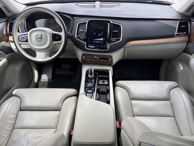 2017 Onyx Black Metallic Volvo XC90 T8 Inscription AWD SUV