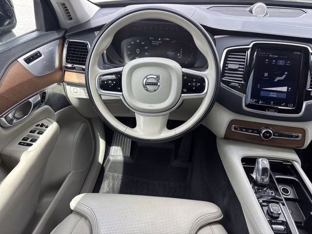 2017 Onyx Black Metallic Volvo XC90 T8 Inscription AWD SUV