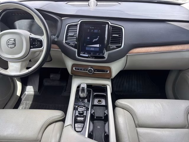 2017 Onyx Black Metallic Volvo XC90 T8 Inscription AWD SUV