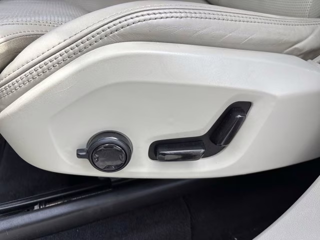 2017 Onyx Black Metallic Volvo XC90 T8 Inscription AWD SUV