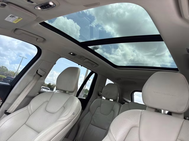 2017 Onyx Black Metallic Volvo XC90 T8 Inscription AWD SUV