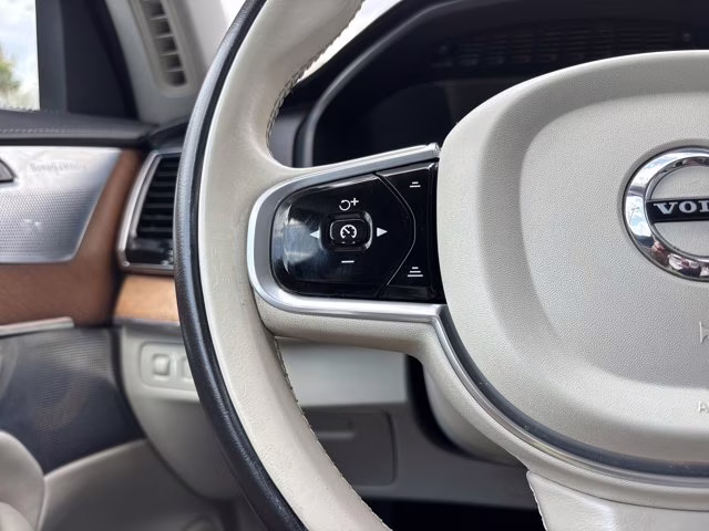 2017 Onyx Black Metallic Volvo XC90 T8 Inscription AWD SUV