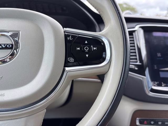 2017 Onyx Black Metallic Volvo XC90 T8 Inscription AWD SUV