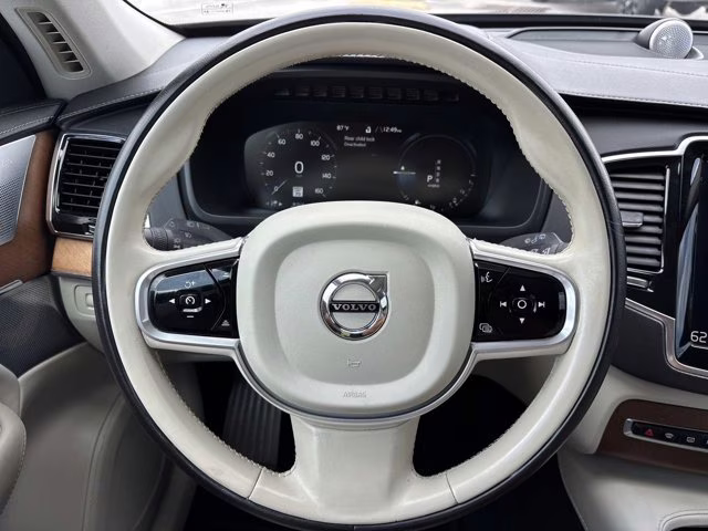 2017 Onyx Black Metallic Volvo XC90 T8 Inscription AWD SUV