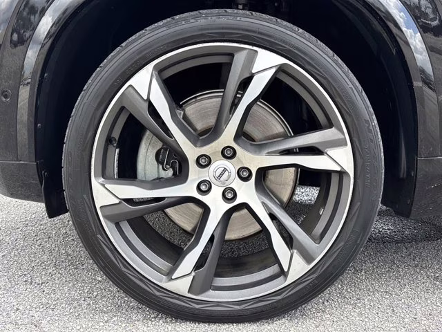 2017 Onyx Black Metallic Volvo XC90 T8 Inscription AWD SUV