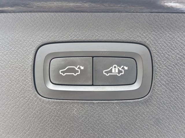 2017 Onyx Black Metallic Volvo XC90 T8 Inscription AWD SUV