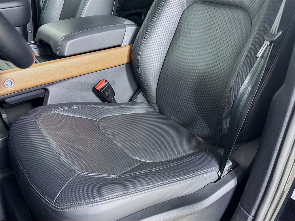 2024 Black Land Rover Defender 110 X-Dynamic SE AWD SUV