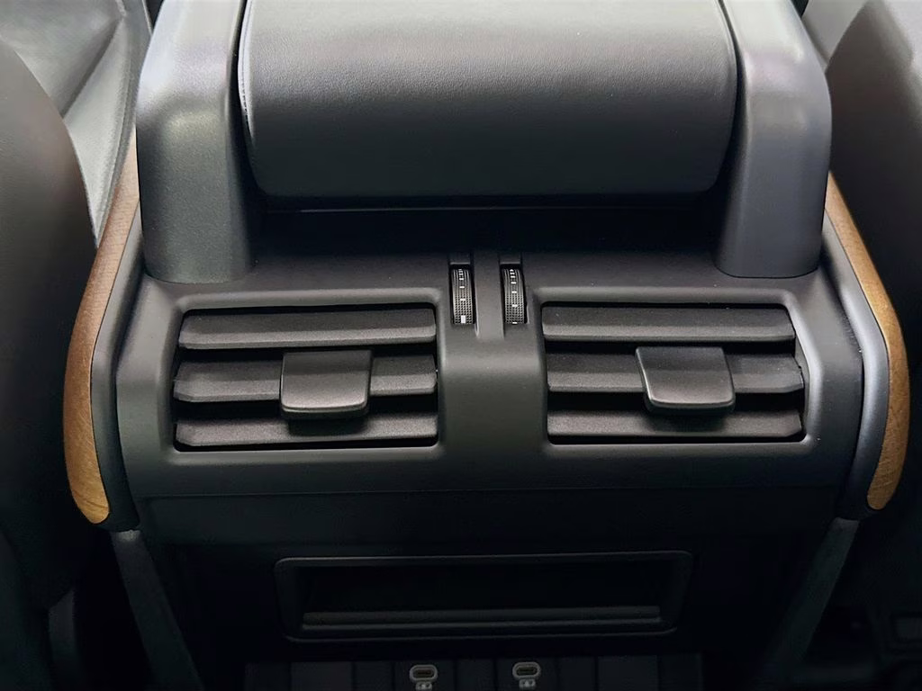 2024 Black Land Rover Defender 110 X-Dynamic SE AWD SUV