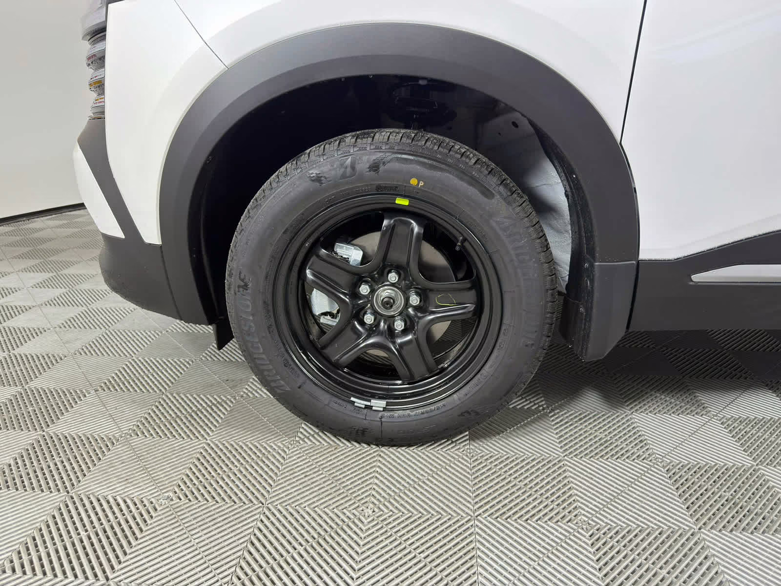 2026 Aspen White Tricoat/Super Black Nissan Kicks SV FWD SUV