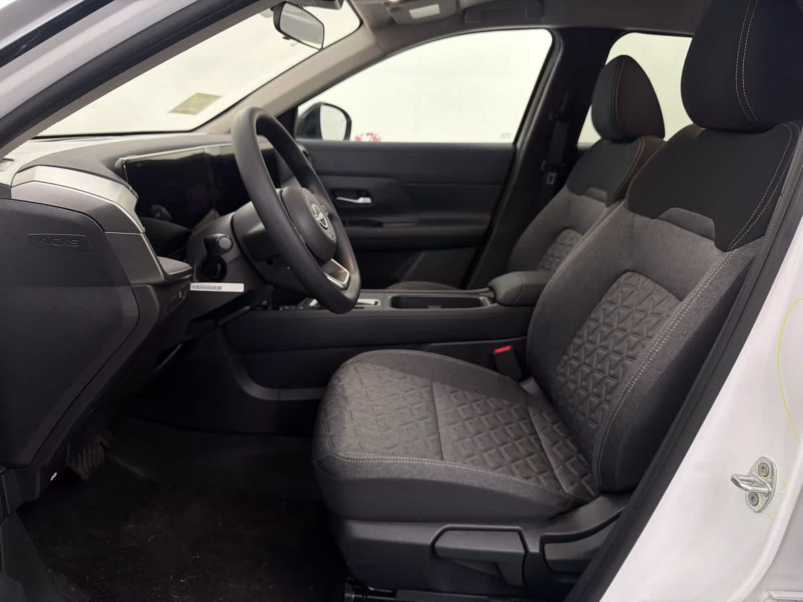 2026 Aspen White Tricoat/Super Black Nissan Kicks SV FWD SUV