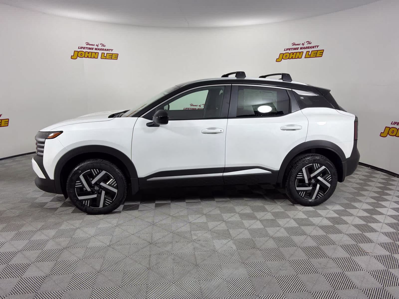 2026 Aspen White Tricoat/Super Black Nissan Kicks SV FWD SUV