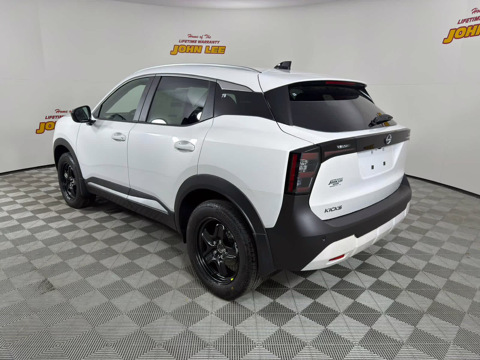 2026 Aspen White Tricoat/Super Black Nissan Kicks SV FWD SUV