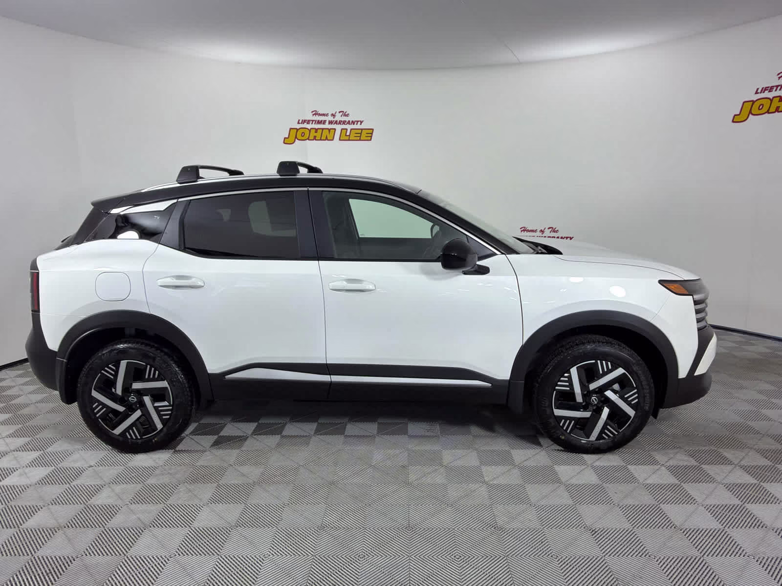 2026 Aspen White Tricoat/Super Black Nissan Kicks SV FWD SUV