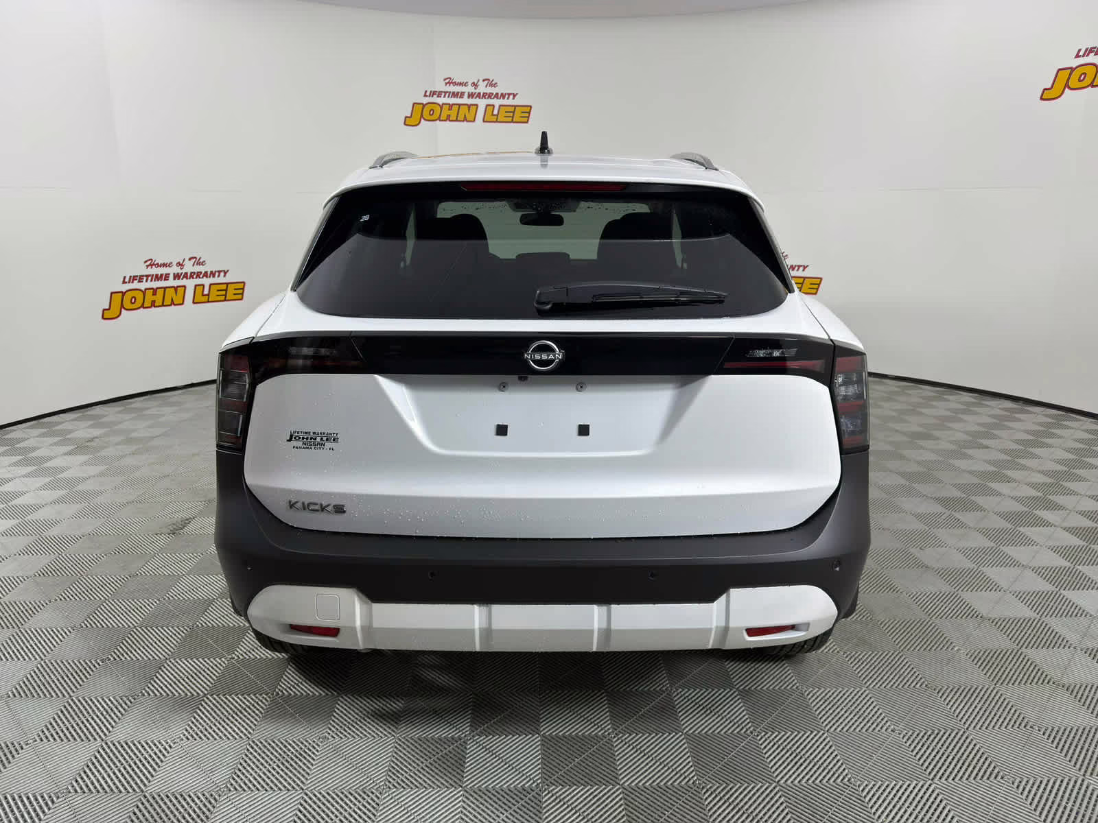 2026 Aspen White Tricoat Nissan Kicks SV FWD SUV