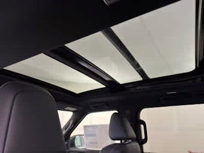 2026 Aspen White Tricoat/Super Black Nissan Armada PRO-4X 4X4 SUV