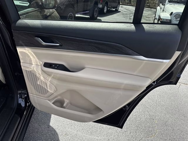 2025 Diamond Black Crystal Pearlcoat Jeep Grand Cherokee L Limited 4X4 SUV