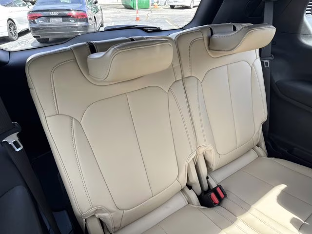 2025 Diamond Black Crystal Pearlcoat Jeep Grand Cherokee L Limited 4X4 SUV