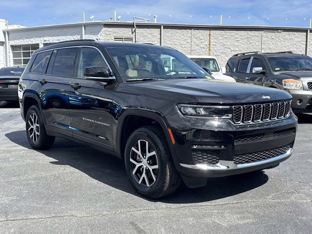 2025 Diamond Black Crystal Pearlcoat Jeep Grand Cherokee L Limited 4X4 SUV
