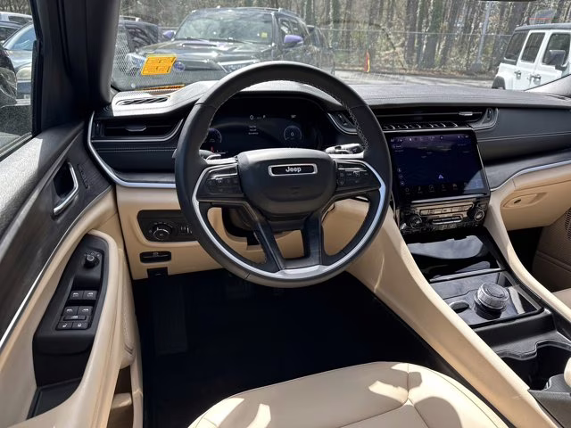 2025 Diamond Black Crystal Pearlcoat Jeep Grand Cherokee L Limited 4X4 SUV