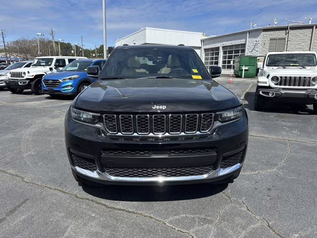 2025 Diamond Black Crystal Pearlcoat Jeep Grand Cherokee L Limited 4X4 SUV