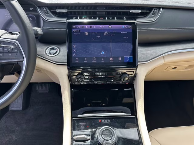 2025 Diamond Black Crystal Pearlcoat Jeep Grand Cherokee L Limited 4X4 SUV