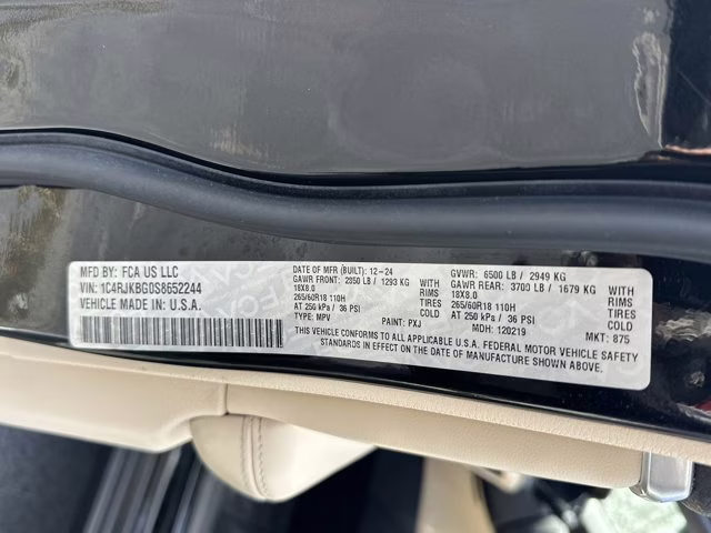 2025 Diamond Black Crystal Pearlcoat Jeep Grand Cherokee L Limited 4X4 SUV