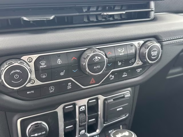 2024 White Jeep Wrangler Rubicon 4X4 Convertible