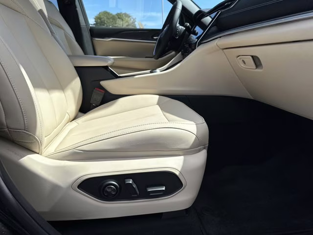 2025 Diamond Black Crystal Pearlcoat Jeep Grand Cherokee L Limited 4X4 SUV