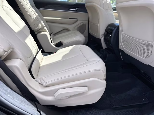 2025 Diamond Black Crystal Pearlcoat Jeep Grand Cherokee L Limited 4X4 SUV