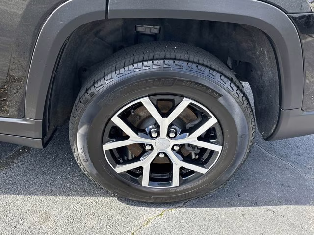 2025 Diamond Black Crystal Pearlcoat Jeep Grand Cherokee L Limited 4X4 SUV