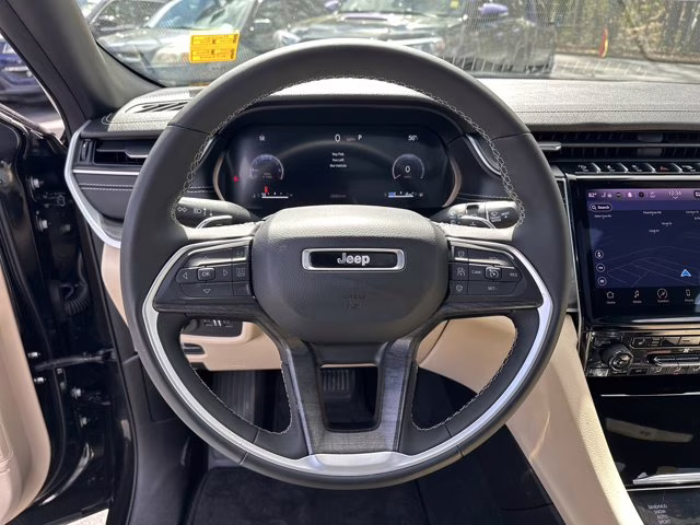 2025 Diamond Black Crystal Pearlcoat Jeep Grand Cherokee L Limited 4X4 SUV