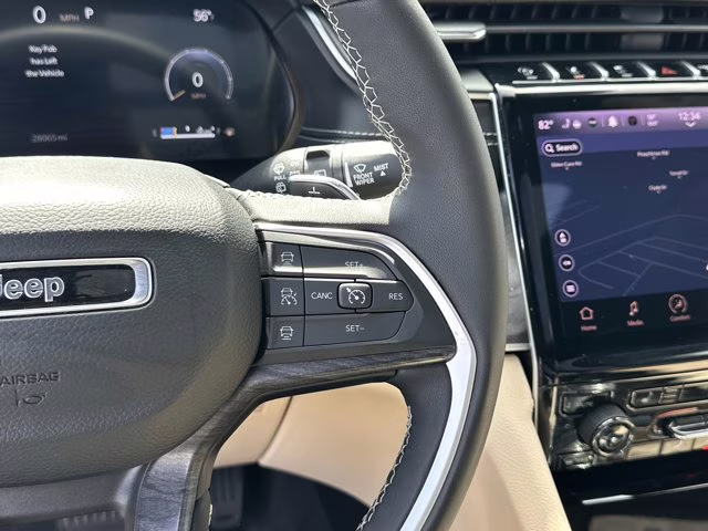 2025 Diamond Black Crystal Pearlcoat Jeep Grand Cherokee L Limited 4X4 SUV