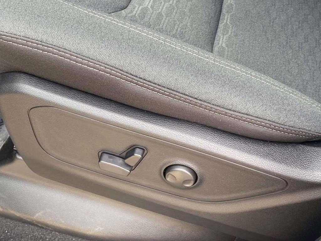 2026 Granite Crystal Metallic Clearcoat Ram 1500 Big Horn/Lone Star 4X4 Truck