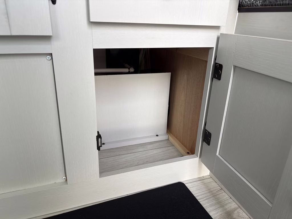 2026 White Coachmen REMOTE 12.1R Trailer