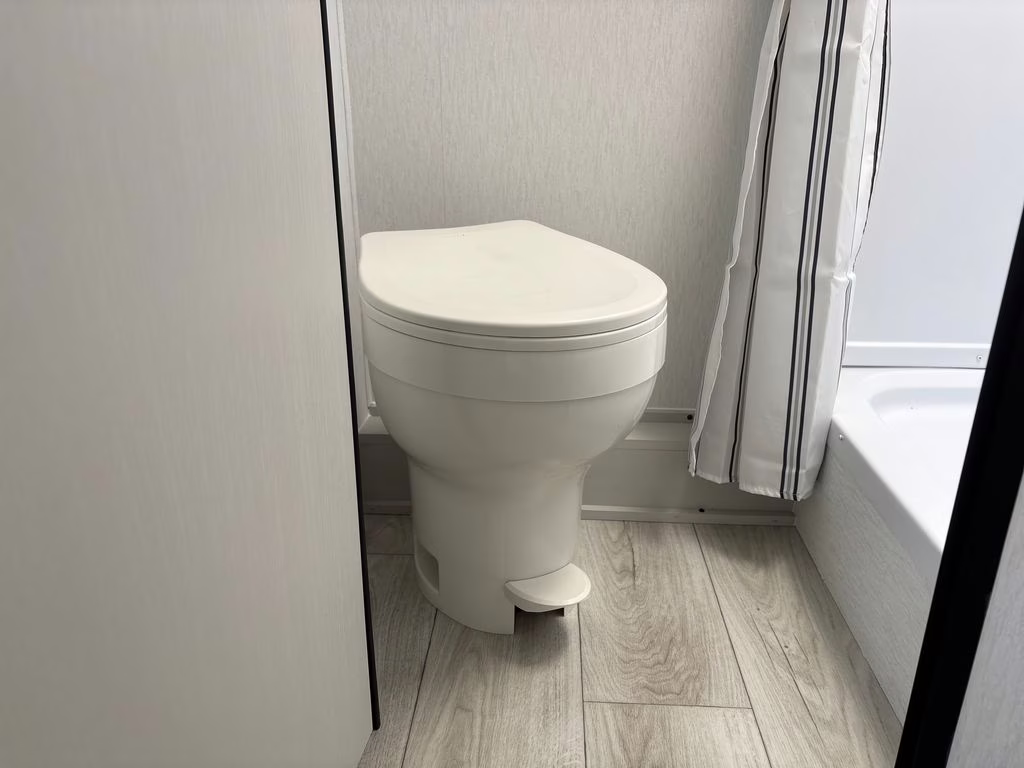 2026 White Coachmen REMOTE 12.1R Trailer